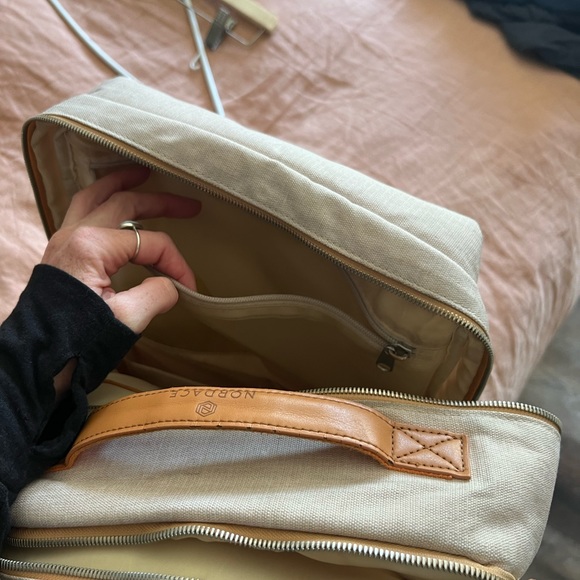 The right side zipper does not work.  It comes undone. I got a new one. main image 11